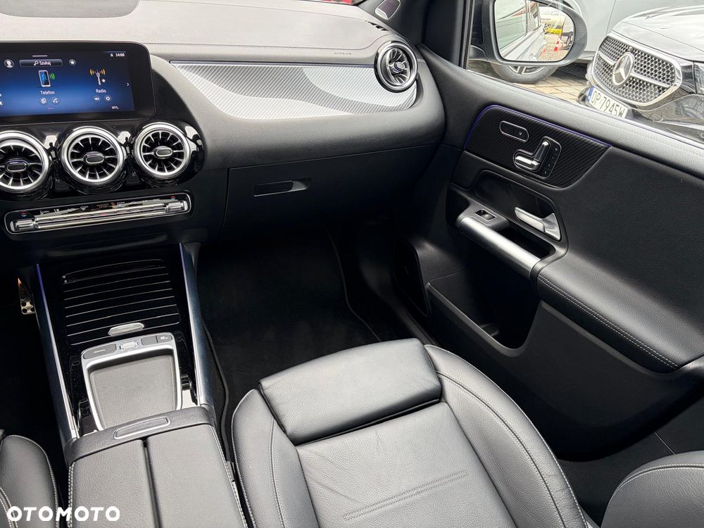 Mercedes-Benz Klasa B 250 4-Matic mHEV AMG Line 8G-DCT - 18