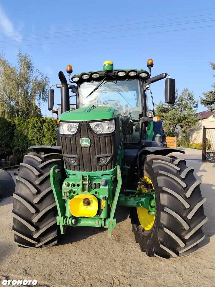 John Deere 6215R - 7
