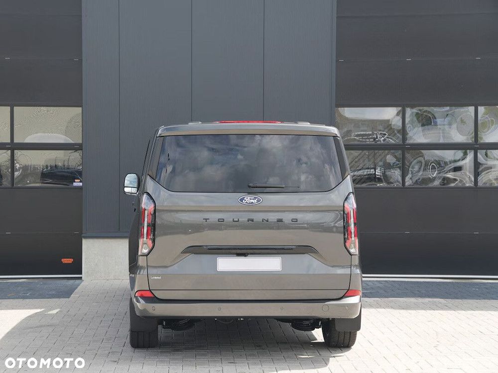 Ford Tourneo Custom - 5