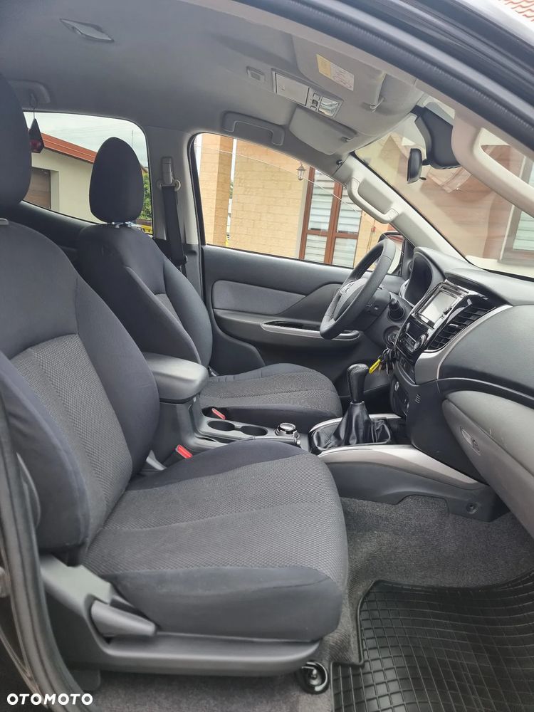 Mitsubishi L200 2.4 d DC Intense + - 22
