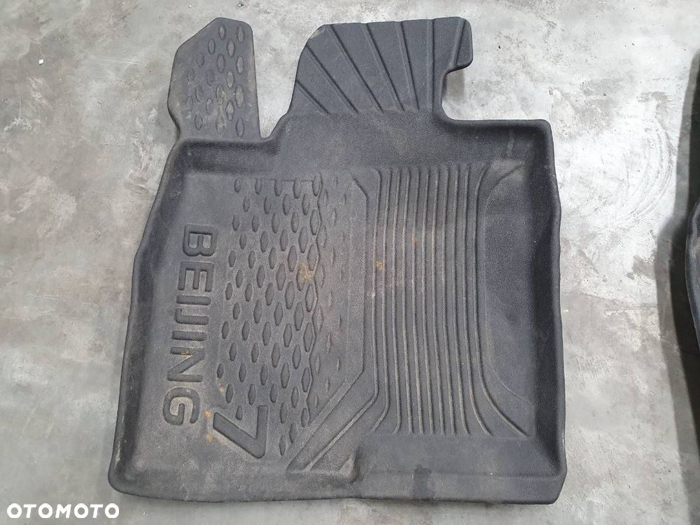 DYWANIKI WYCIERACZKI KOMPLET GUMOWE BAIC BEIJING 7 X75 2024 EU - 2