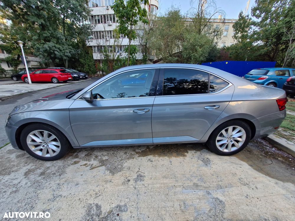 Skoda Superb 2.0 TDI DSG Ambition - 5