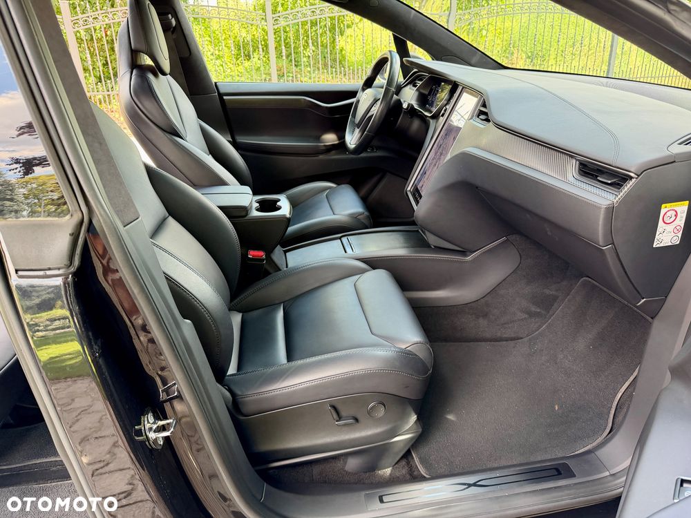Tesla Model X - 23