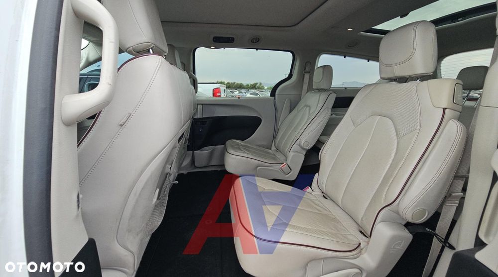 Chrysler Pacifica - 10