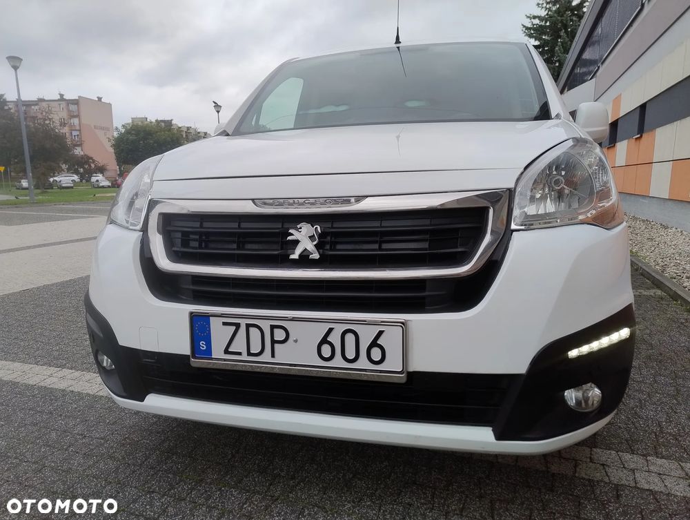 Peugeot PARTNER PO LIFT 1.6 HDI (90KM) 5-BIEGÓW KLIMA TEMPOMAT TABLET STAN IDEALNY FULL OPCJA BEZWYPADKOWY SERWIS KM NIE MA RDZY ! ! ! - 31