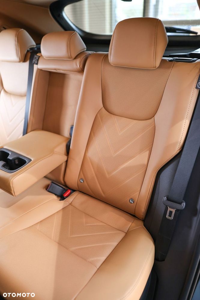 Lexus NX 350h Omotenashi AWD - 14