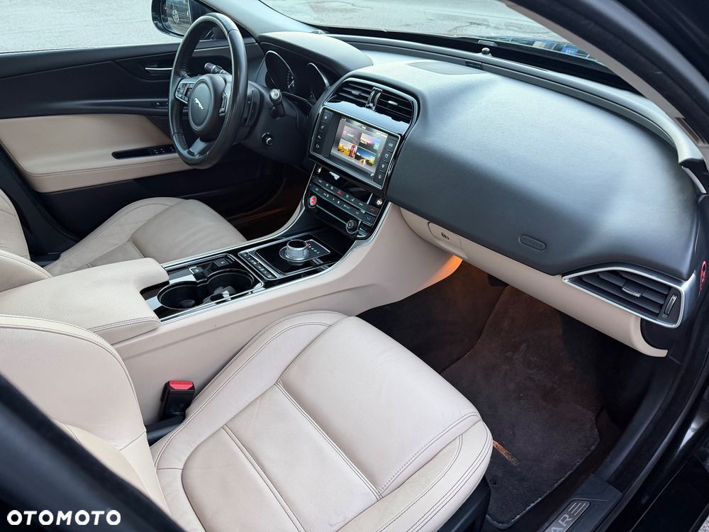 Jaguar XE 2.0 D Prestige - 7