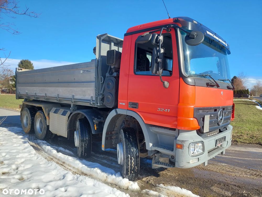 Mercedes-Benz 3241 - 8