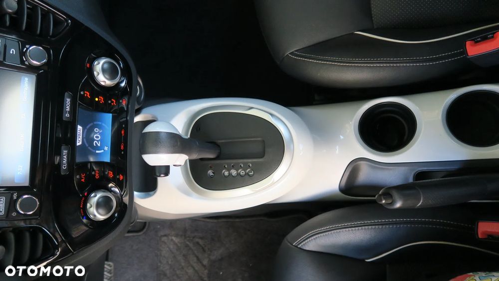 Nissan Juke 1.6 Xtronic Tekna - 27