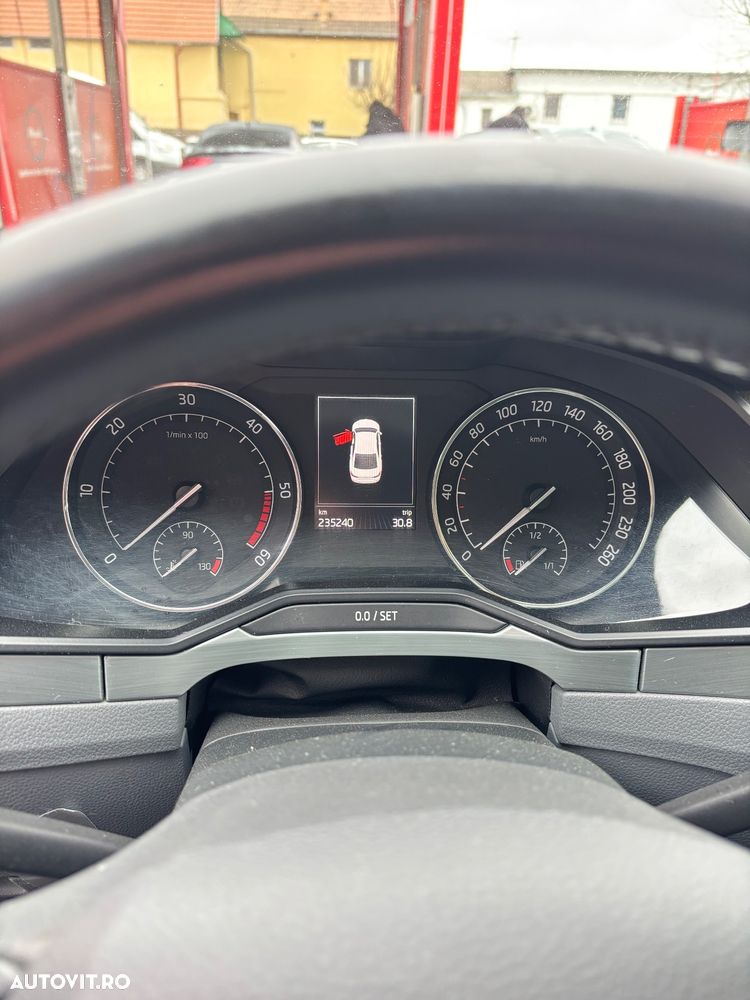 Skoda Superb 2.0 TDI DSG Sportline - 8