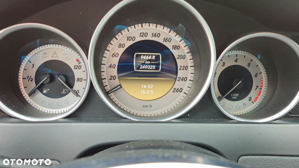 Mercedes-Benz Klasa C 200 CGI BlueEff Avantgarde - 21