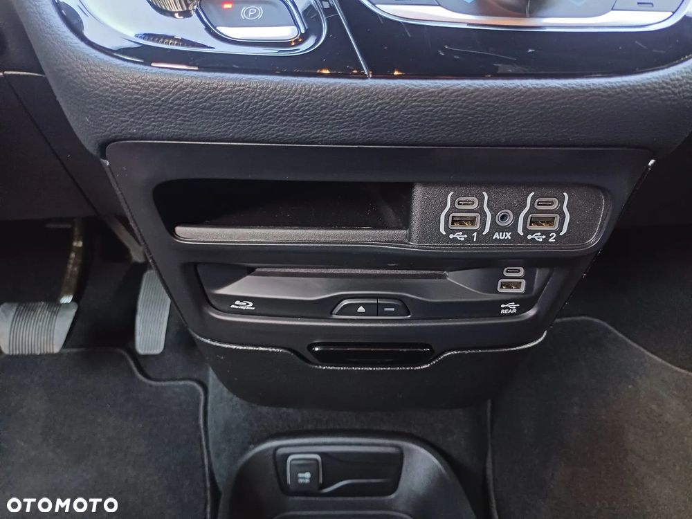 Chrysler Pacifica - 33