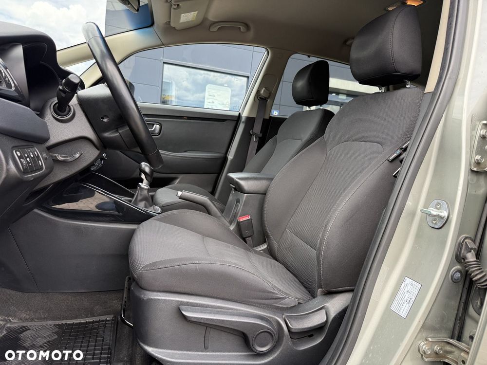Kia Carens 1.6 GDI M - 24