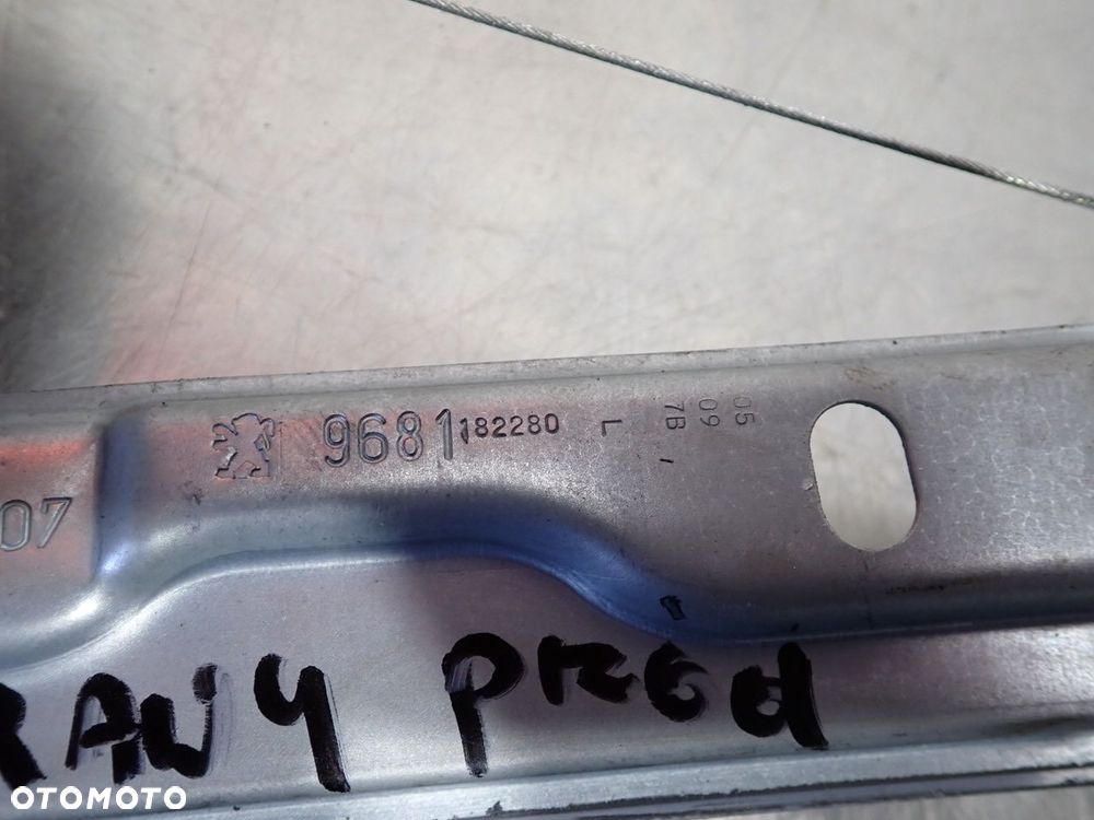 PODNOŚNIK SZYB PRAWY PRZÓD PEUGEOT 207  9681182280 - 4