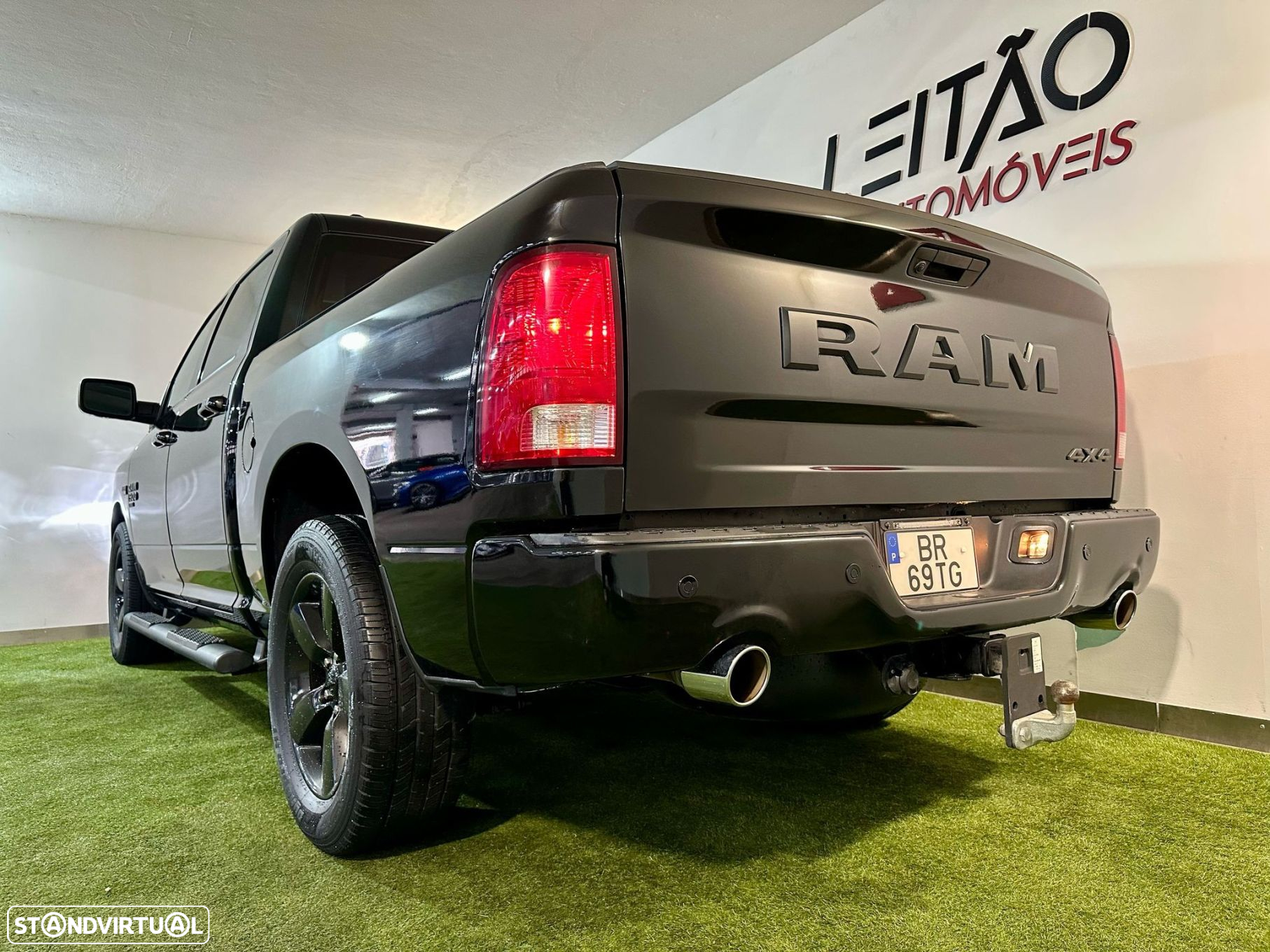 Dodge RAM 1500 5.7 V8 - 14