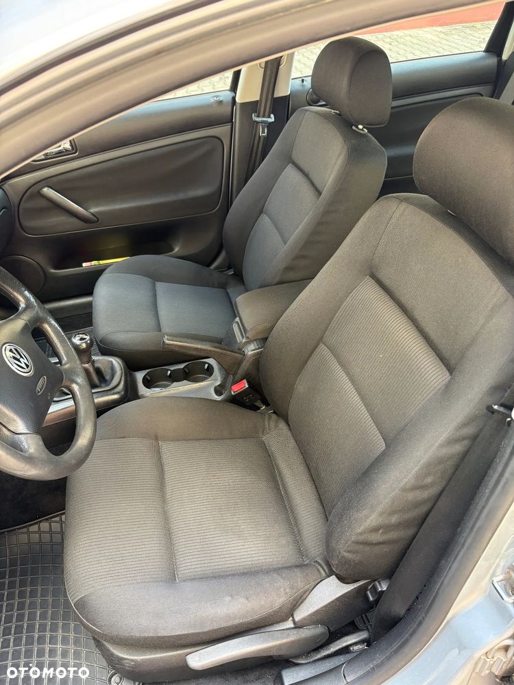 Volkswagen Passat 1.6 - 6