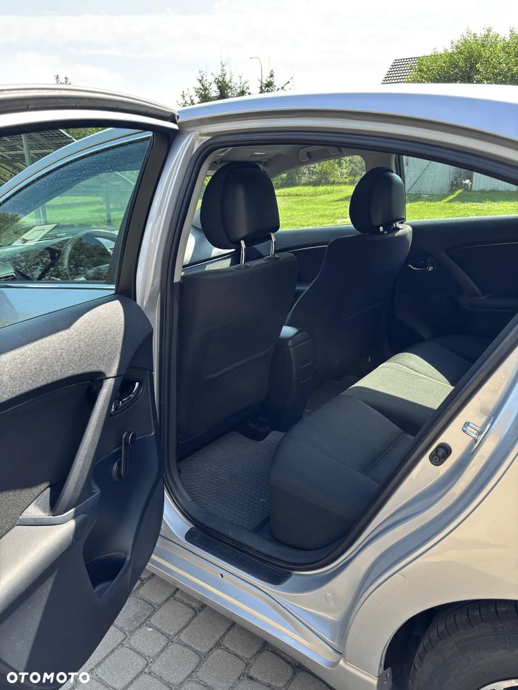 Toyota Avensis 1.8 Luna - 11