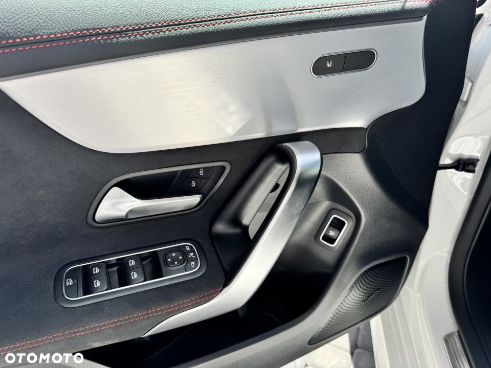 Mercedes-Benz CLA - 4