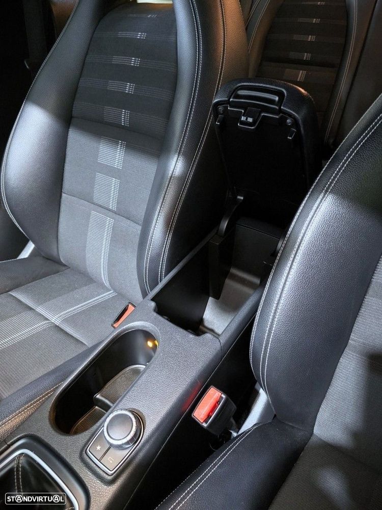Mercedes-Benz A 180 d Urban — fotografia 30