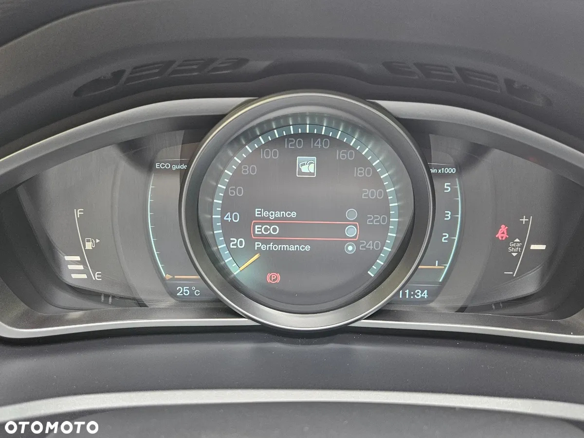 Volvo V40 D2 Momentum - 28