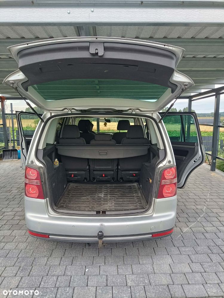 Volkswagen Touran 2.0 TDI DPF Highline DSG - 2