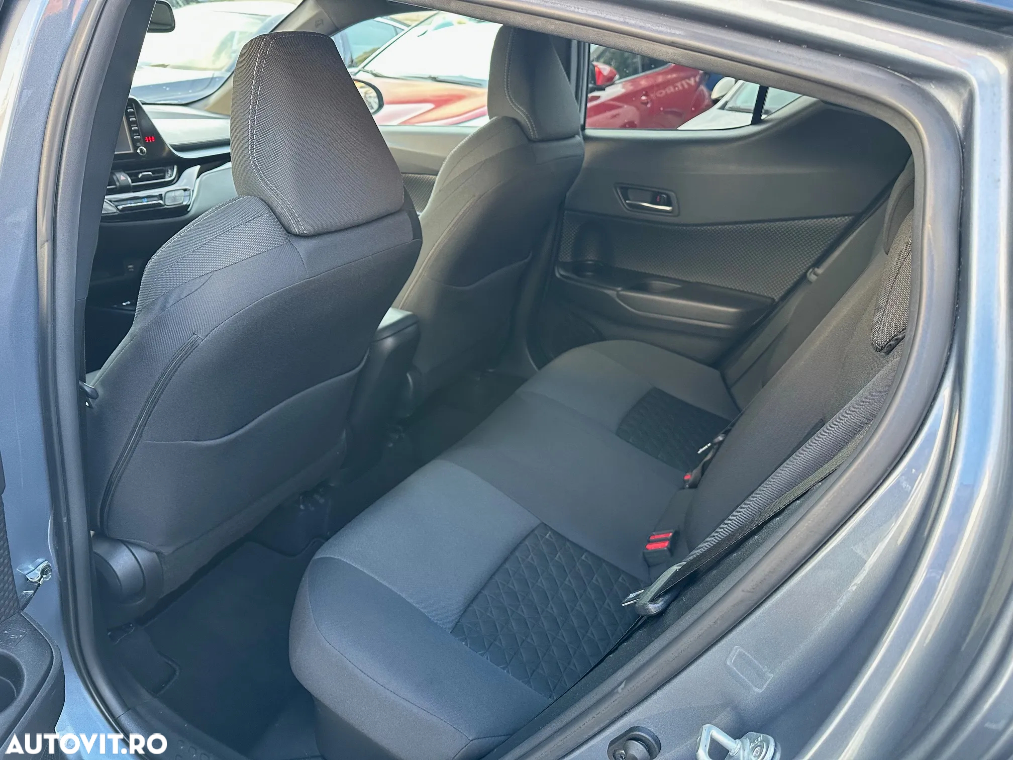 Toyota C-HR 2.0 HSD 184 CP 4x2 CVT Classy Bi-Tone - 24