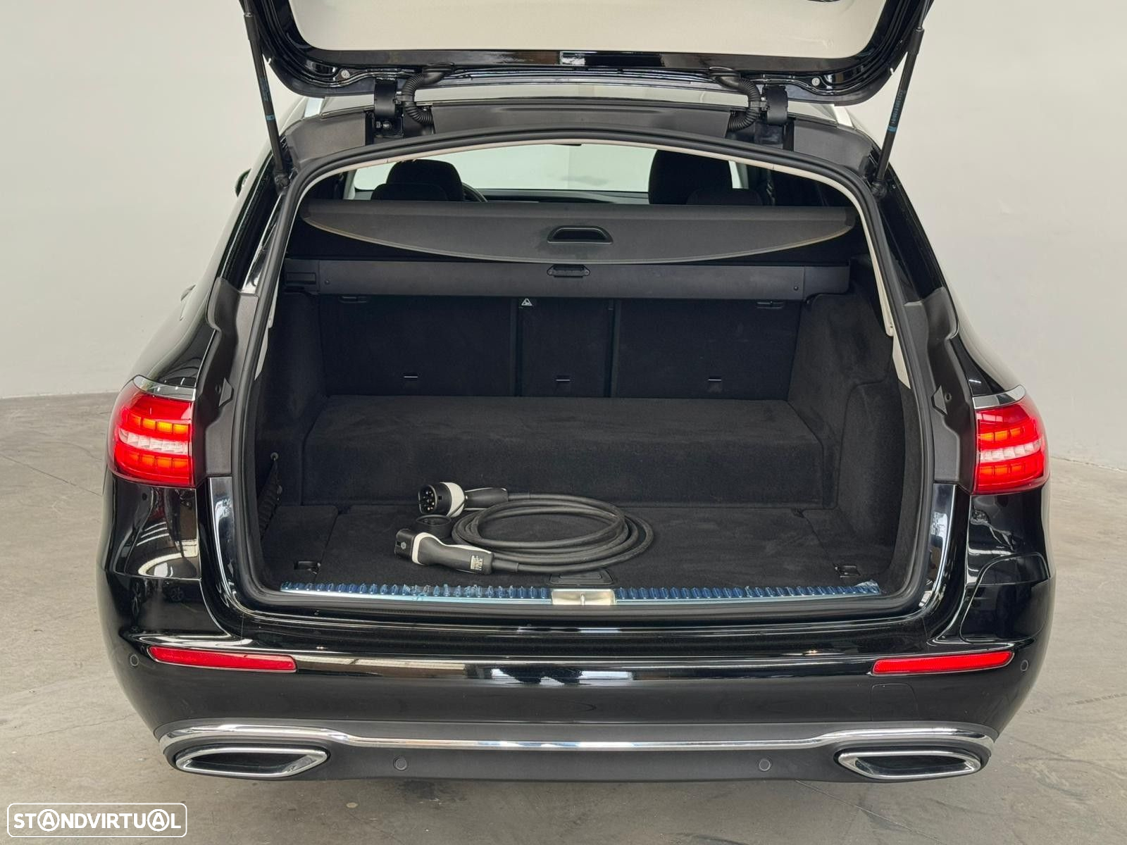 Mercedes-Benz E 300 e Exclusive Line - 19