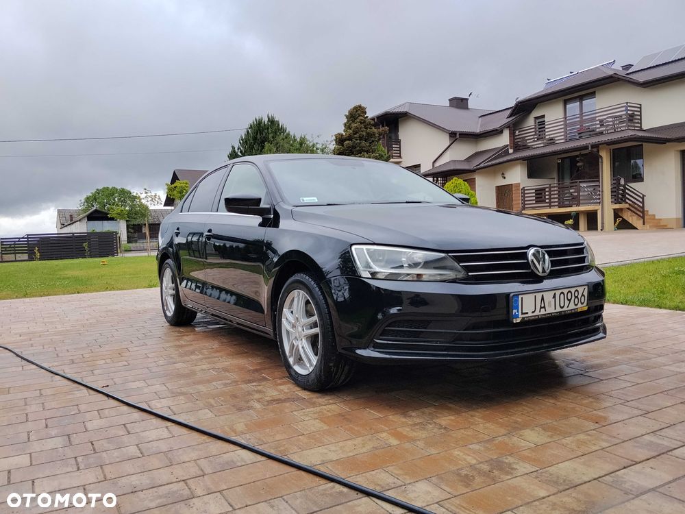 Volkswagen Jetta - 2