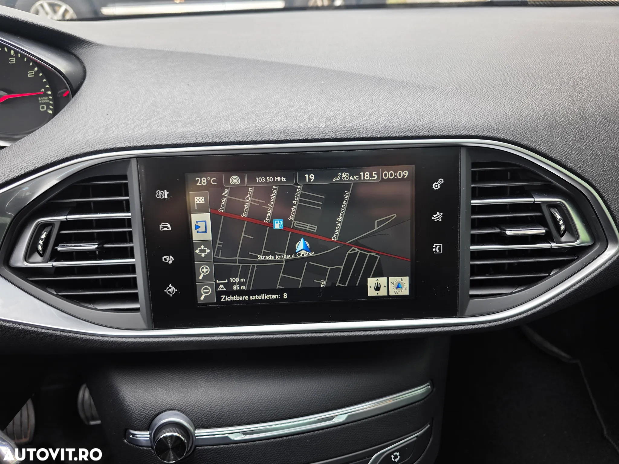 Peugeot 308 1.2 L PureTech Turbo S&S Allure - 18