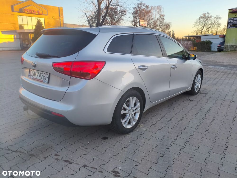 Kia Ceed 1.6 CRDi 128 Dream Team Edition - 11