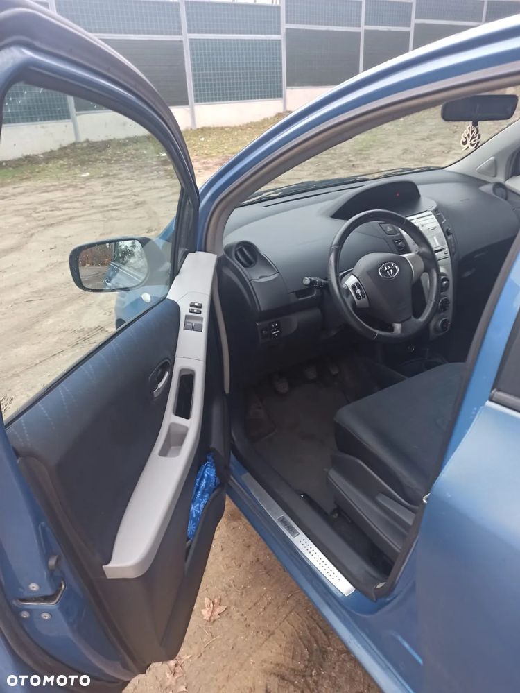 Toyota Yaris - 12