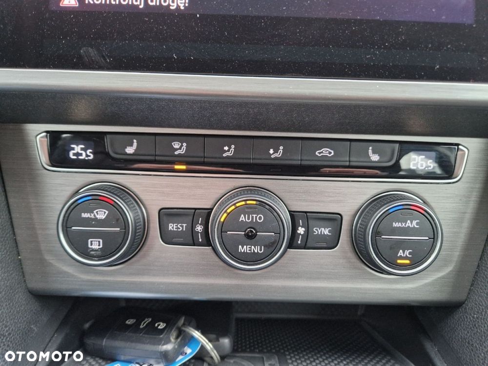 Volkswagen Passat - 15