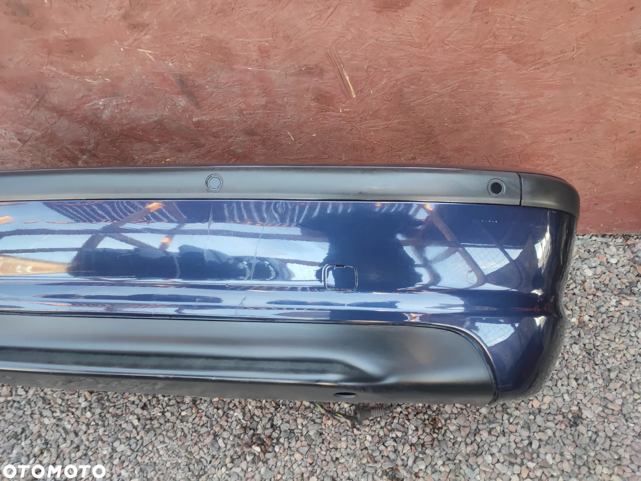 BMW E46 SEDAN ORYGINALNY ZDERZAK TYŁ M-PAKIET W KOLORZE ORIENT-BLAU METALIC O KODZIE LAKIERU 317/5 + CZUJNIKI PDC O NR.  51 12 2 293 990 W DOBRYM STANIE - 7