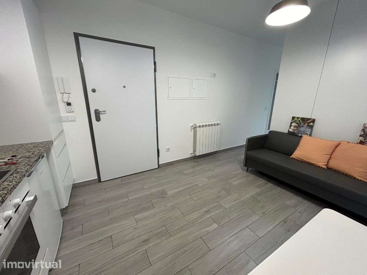 T0 (quarto separado). Centro de Leiria -junto aos Bombeiros Municipais - Grande imagem: 2/9