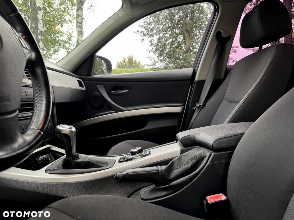 BMW Seria 3 318d - 23