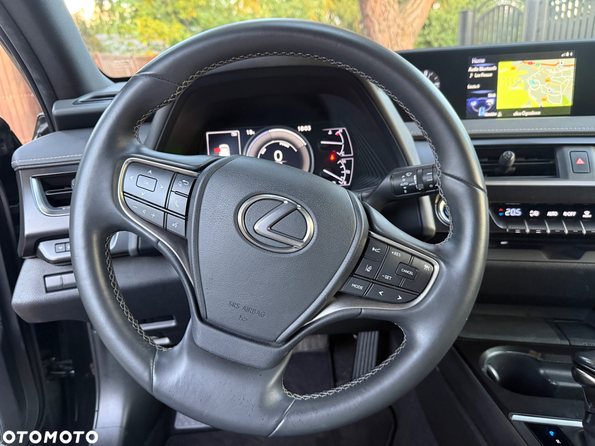 Lexus UX 250h Business Edition - 17