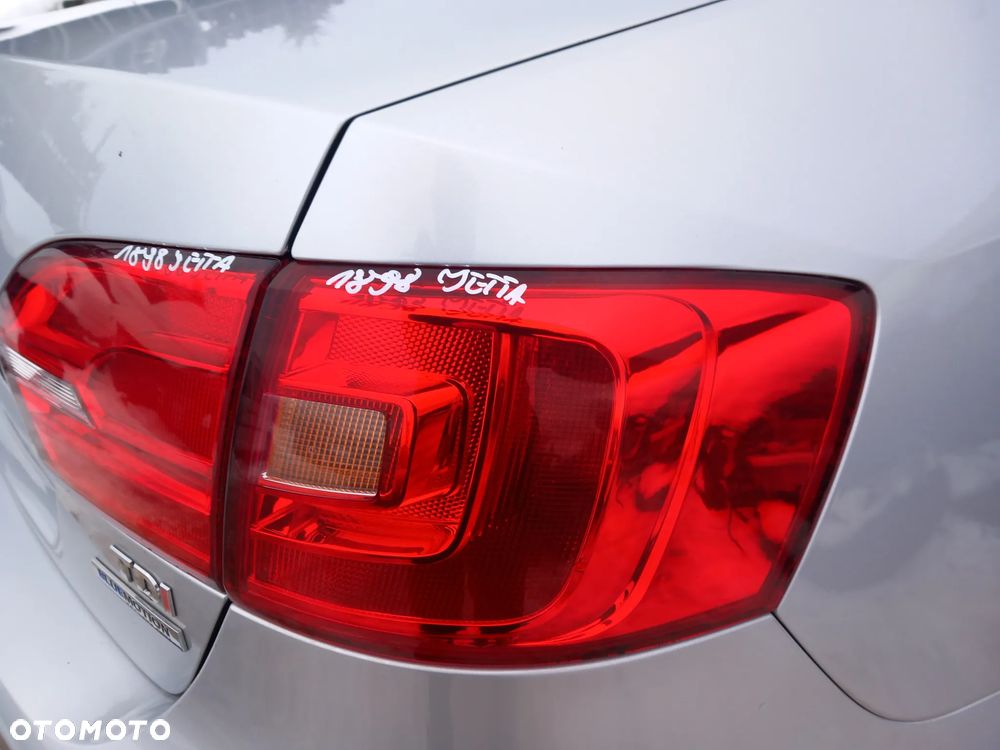 VW JETTA A6 13R LAMPA PRAWA TYLNA PRAWY TYŁ W BŁOTNIK - 2