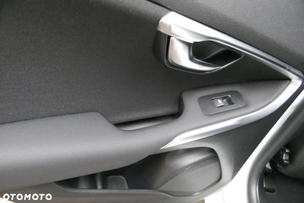 Volvo V40 T2 Drive-E Momentum - 25