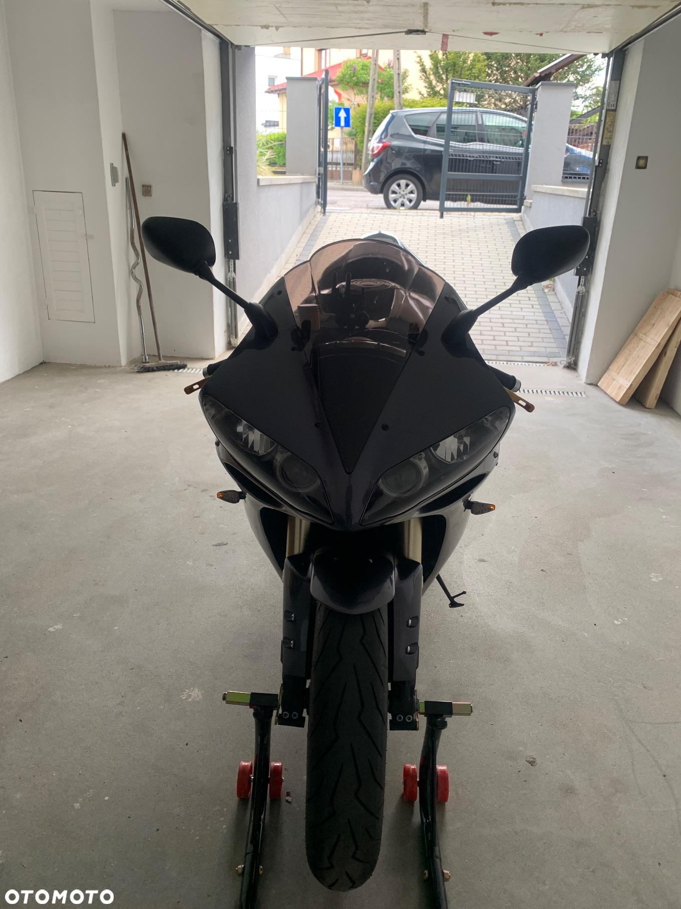 Yamaha R1 - 12
