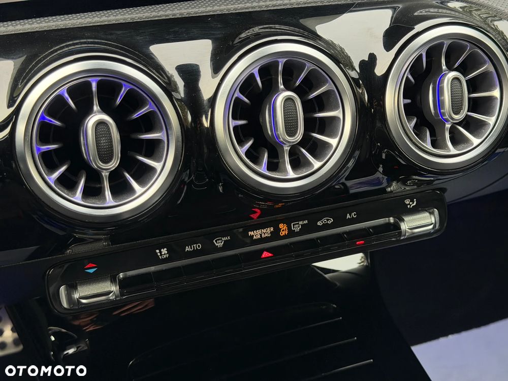 Mercedes-Benz CLA 200 4-Matic AMG Line 8G-DCT - 23