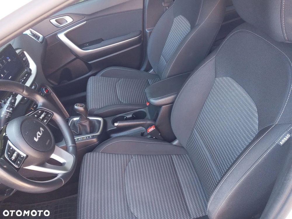 Kia Ceed 1.5 T-GDI M - 22