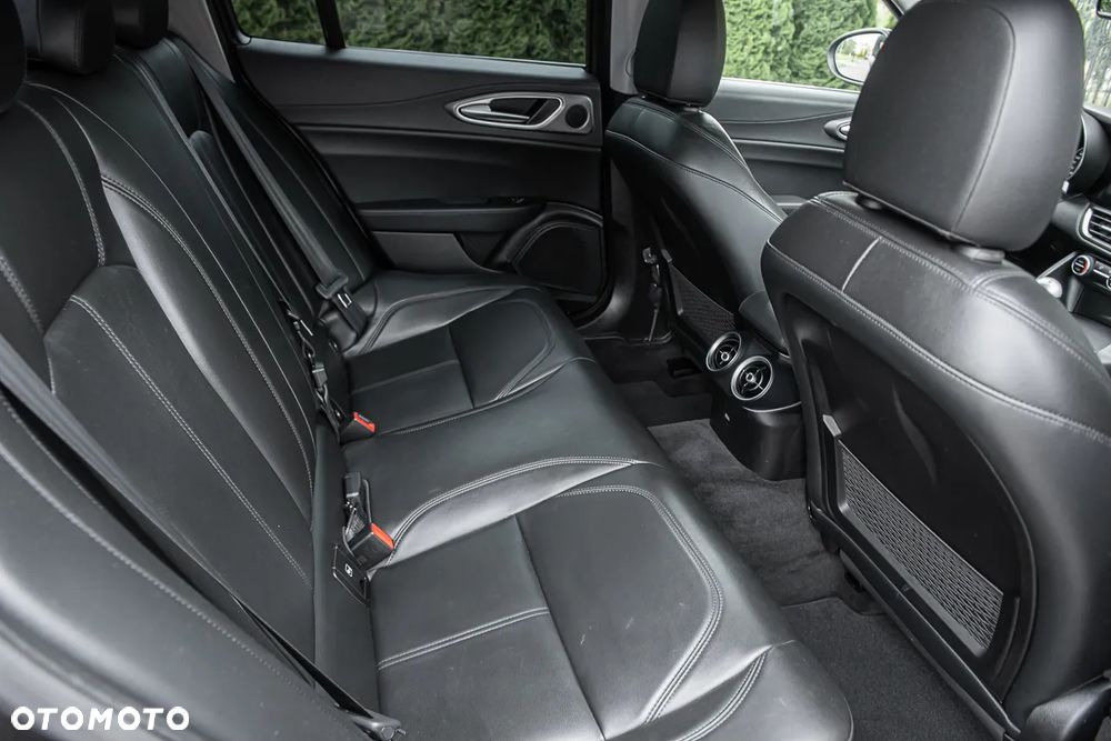 Alfa Romeo Giulia 2.2 Super - 9