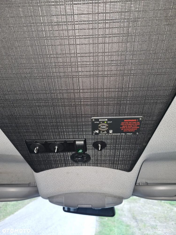 Mercedes-Benz Sprinter - 16