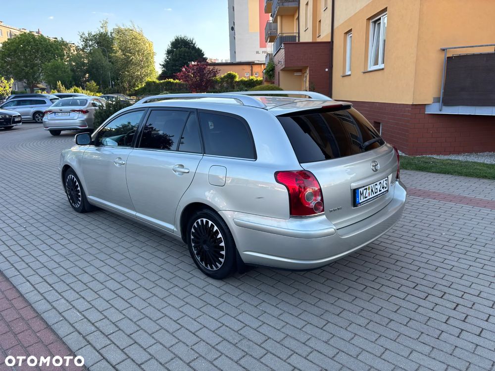 Toyota Avensis 1.8 VVT-i Executive - 11