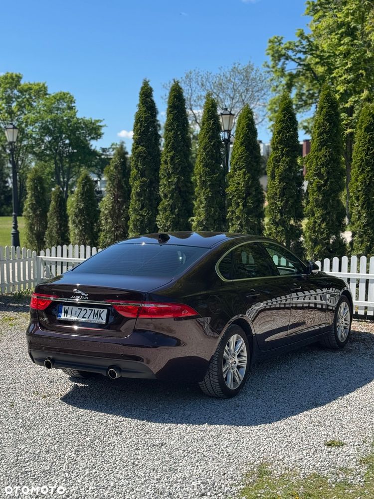Jaguar XF 2.0 T AWD Portfolio - 18