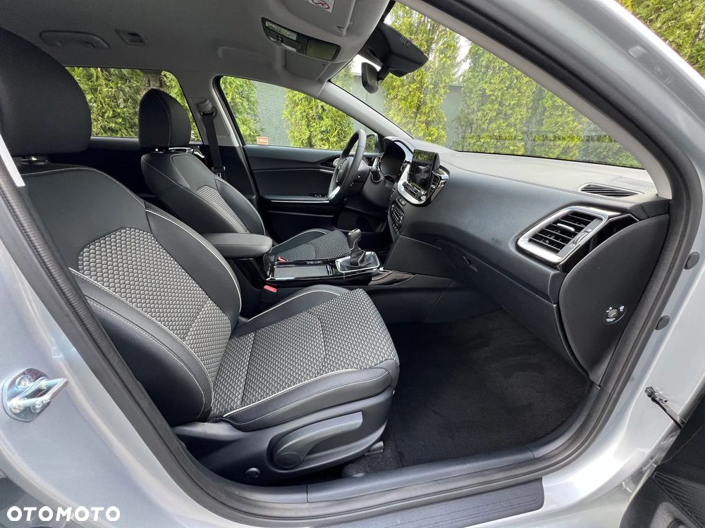 Kia Ceed - 27
