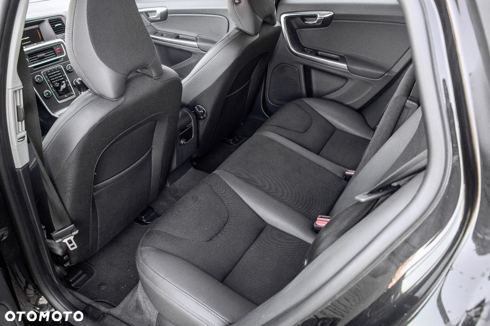 Volvo V60 T3 Momentum - 13