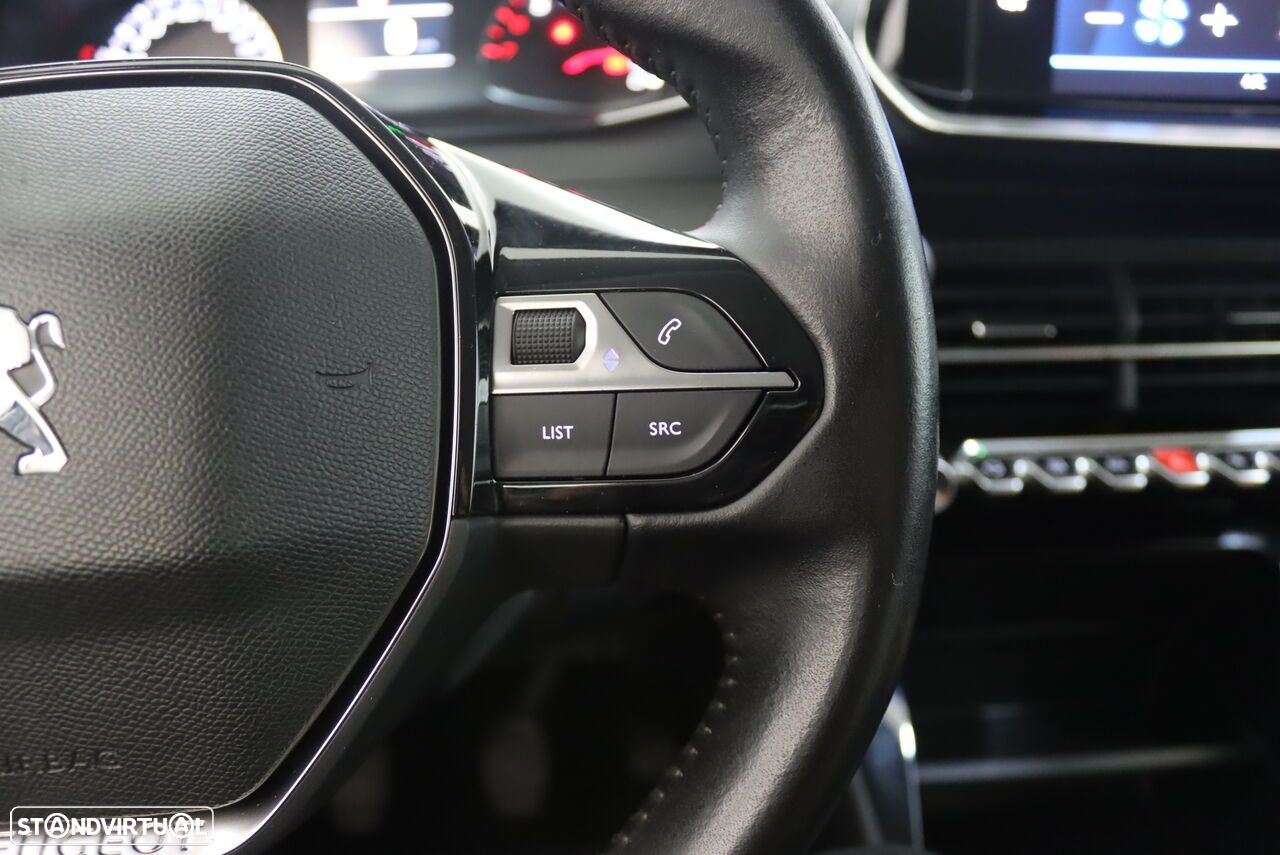 Peugeot 208 - 12