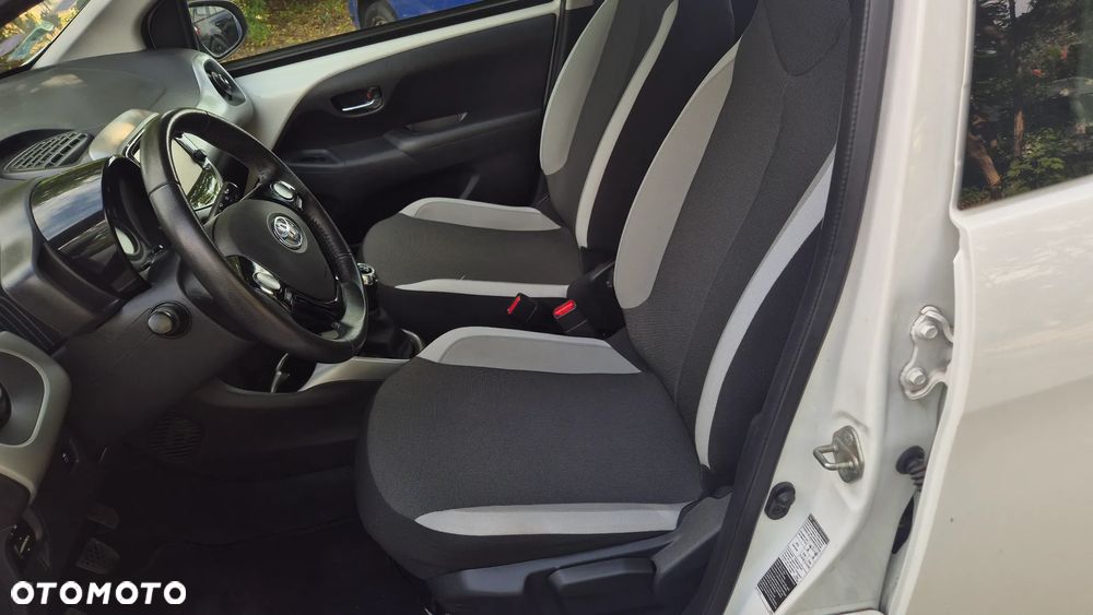 Toyota Aygo x-play - 13