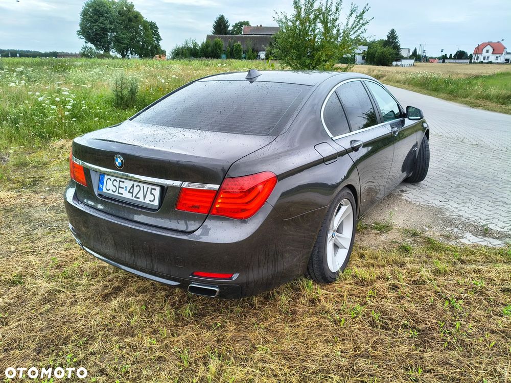 BMW Seria 7 740i - 5